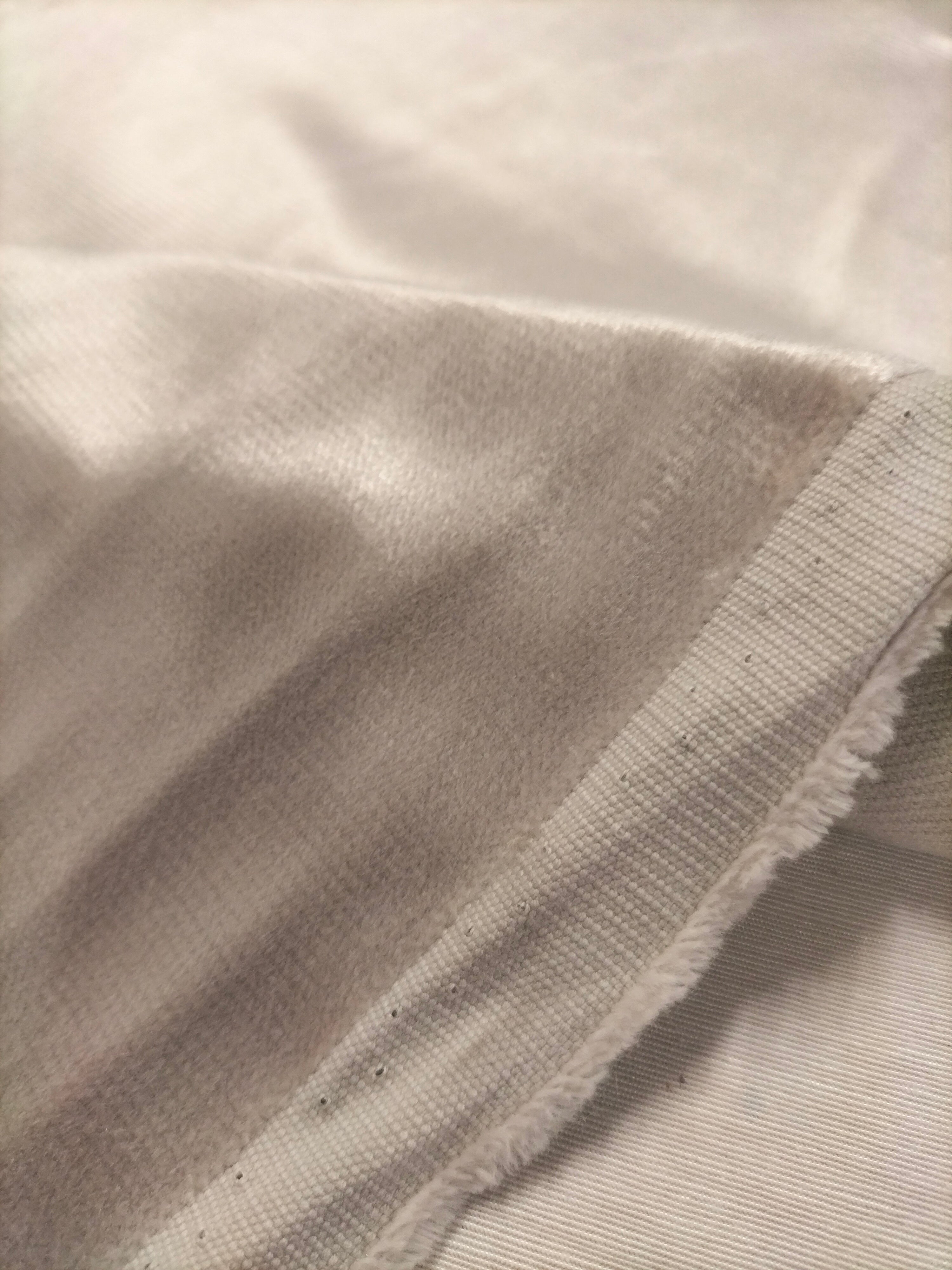 Pregiato velluto grigio