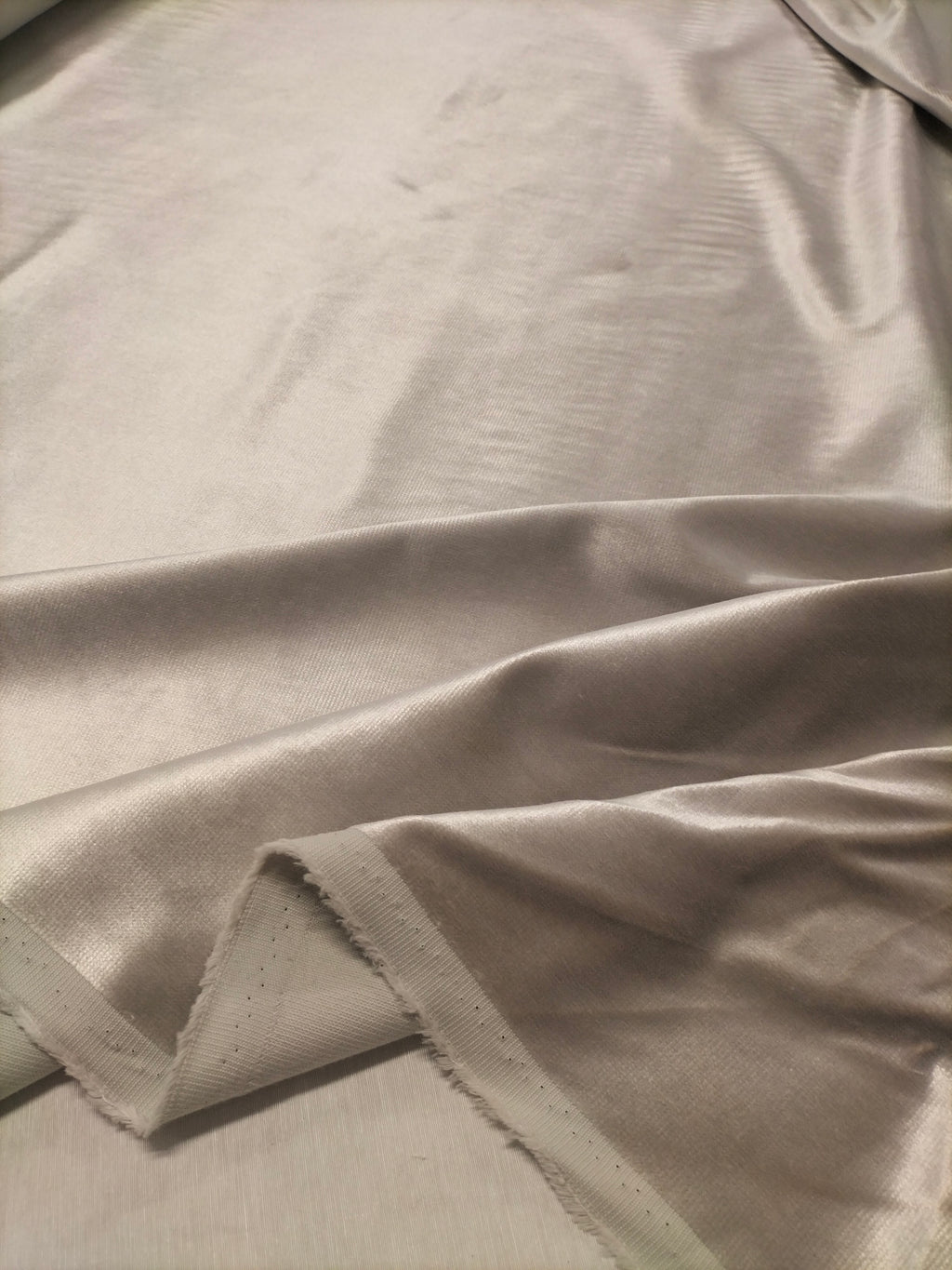 Pregiato velluto grigio