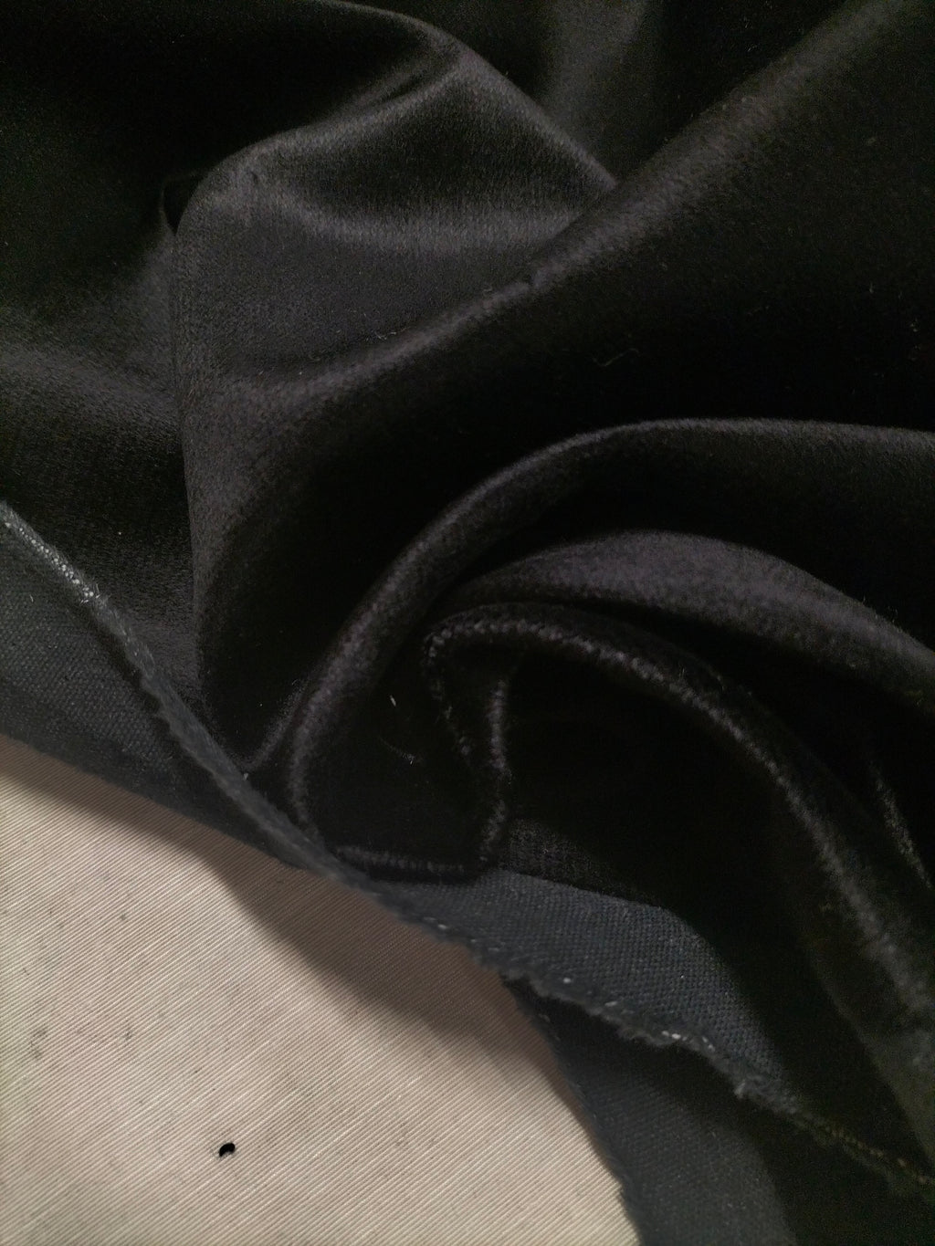 Pregiato velluto nero