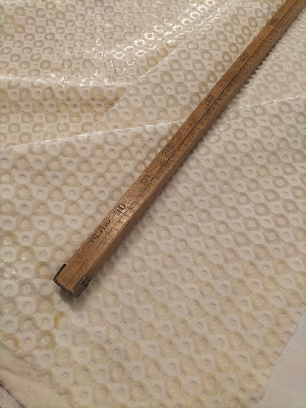 Pregiato velluto fantasia tono su tono a pois