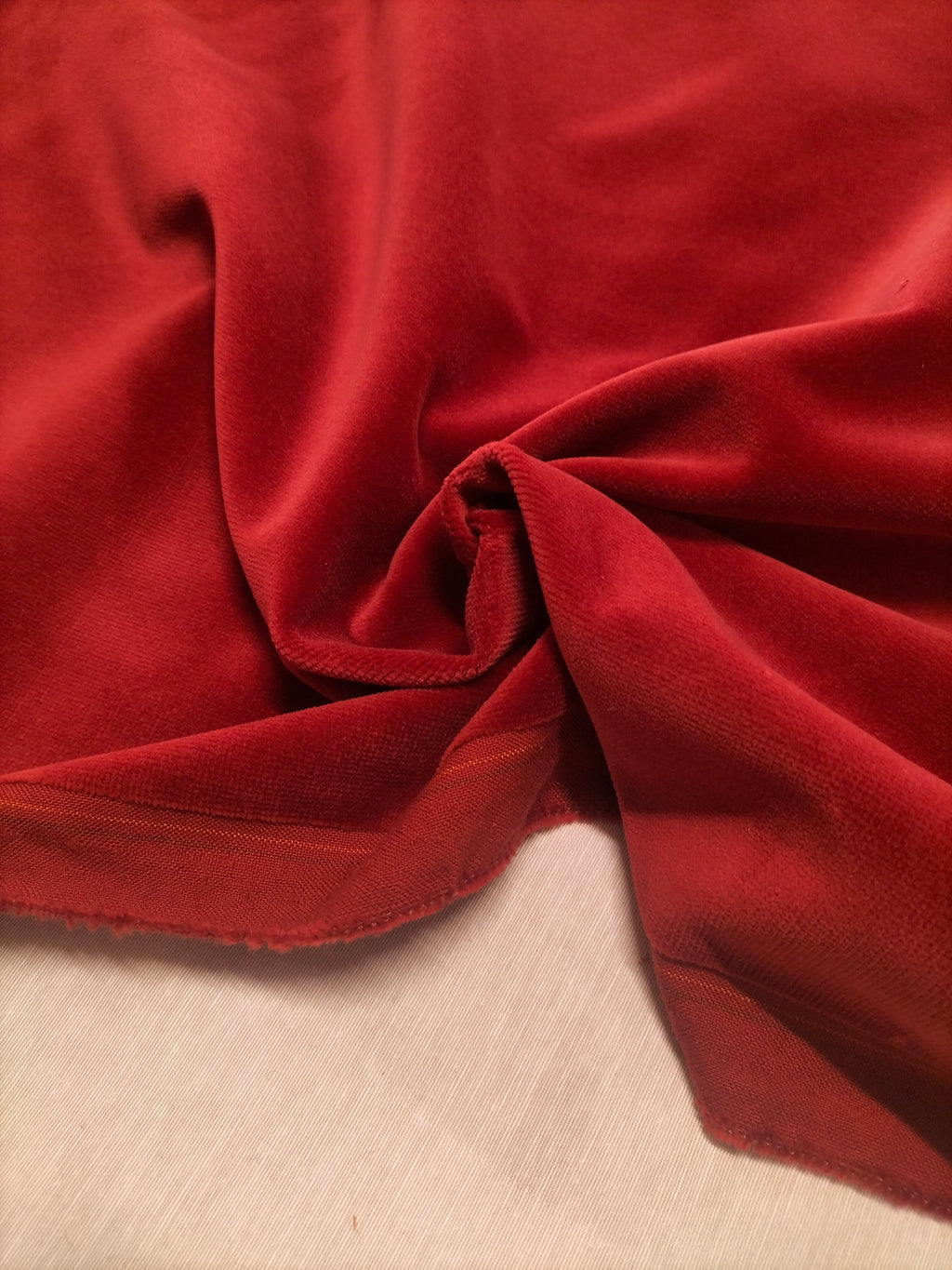 Pregiato velluto rosso