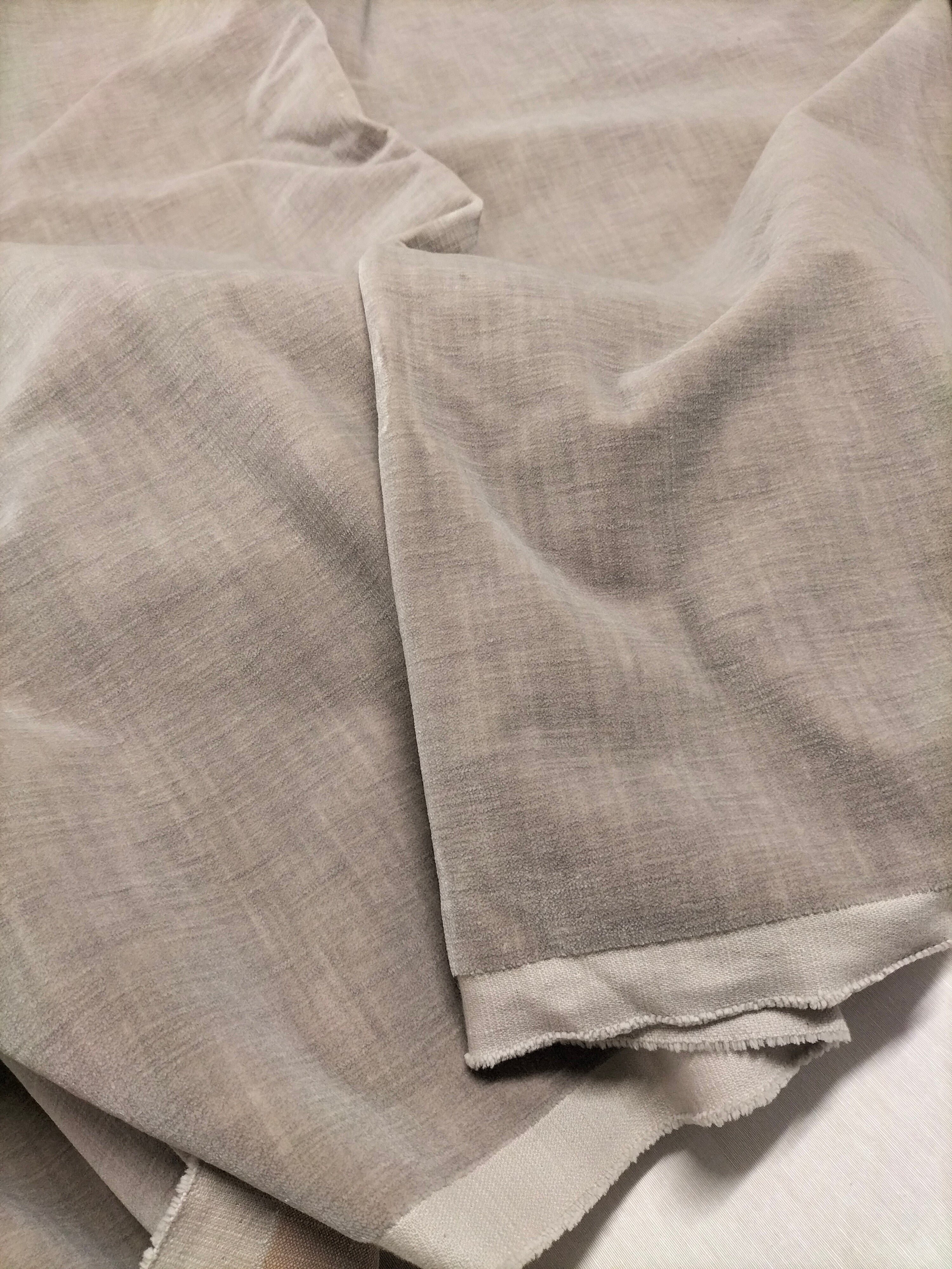 Pregiato velluto grigio opaco
