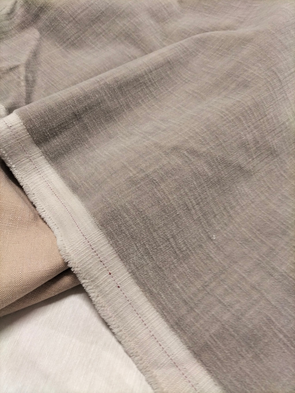 Pregiato velluto grigio opaco