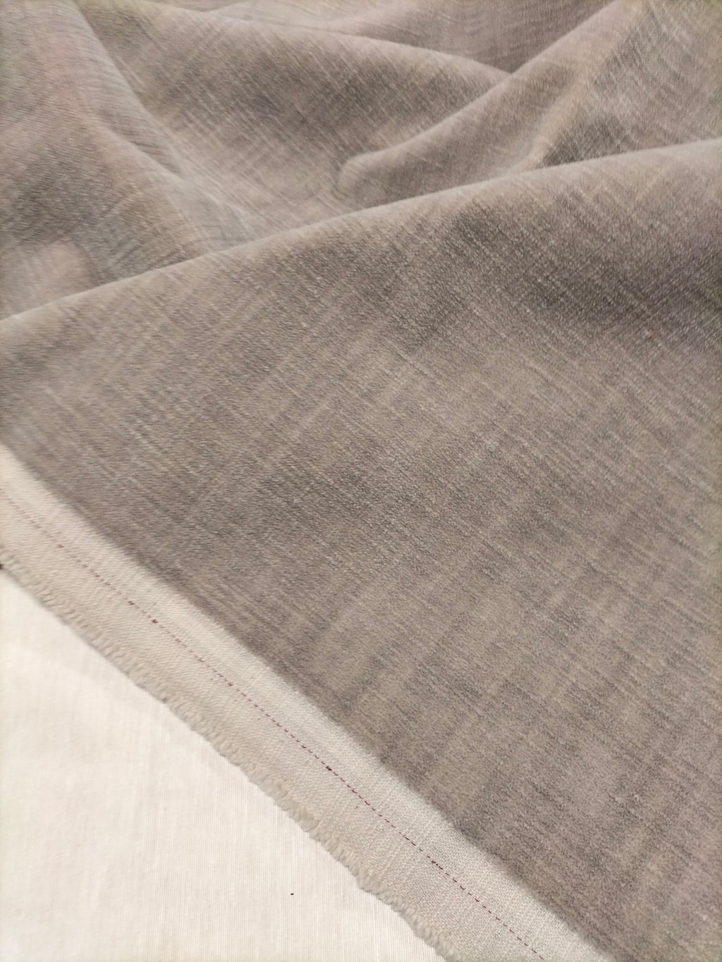 Pregiato velluto grigio opaco