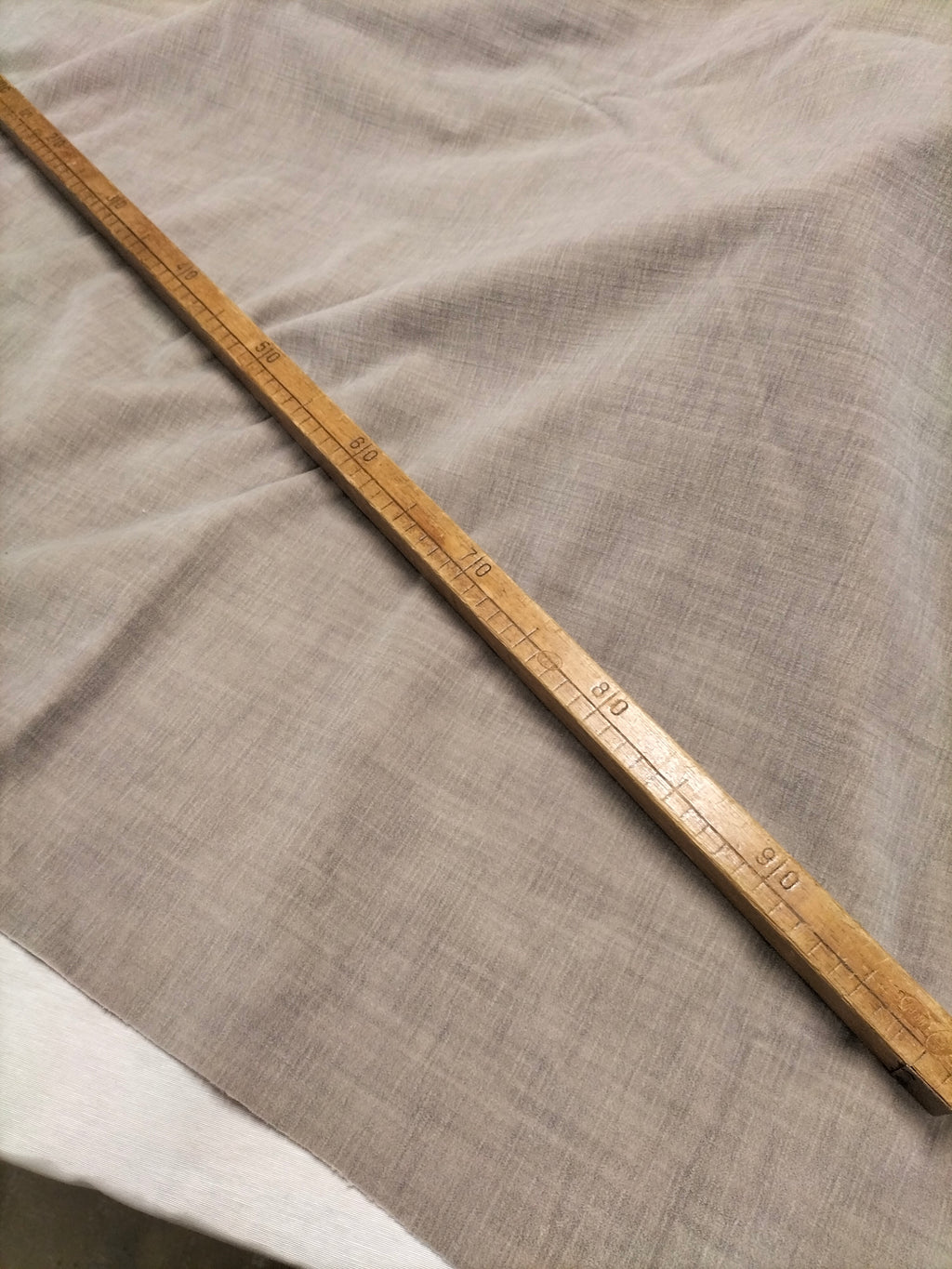 Pregiato velluto grigio opaco