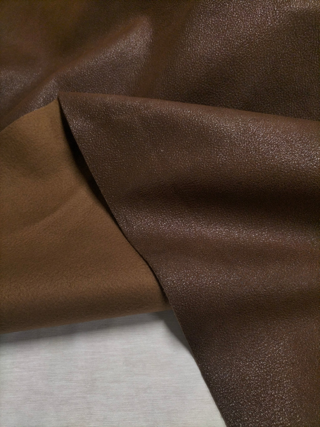 Pregiata ecopelle marrone scuro made in Italy