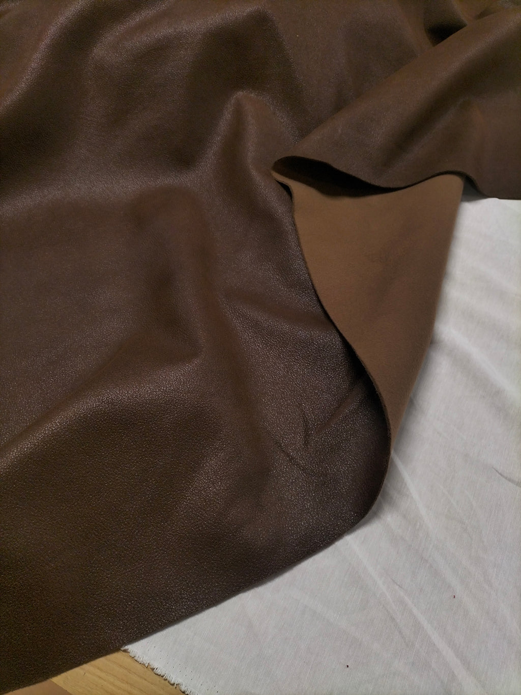 Pregiata ecopelle marrone scuro made in Italy