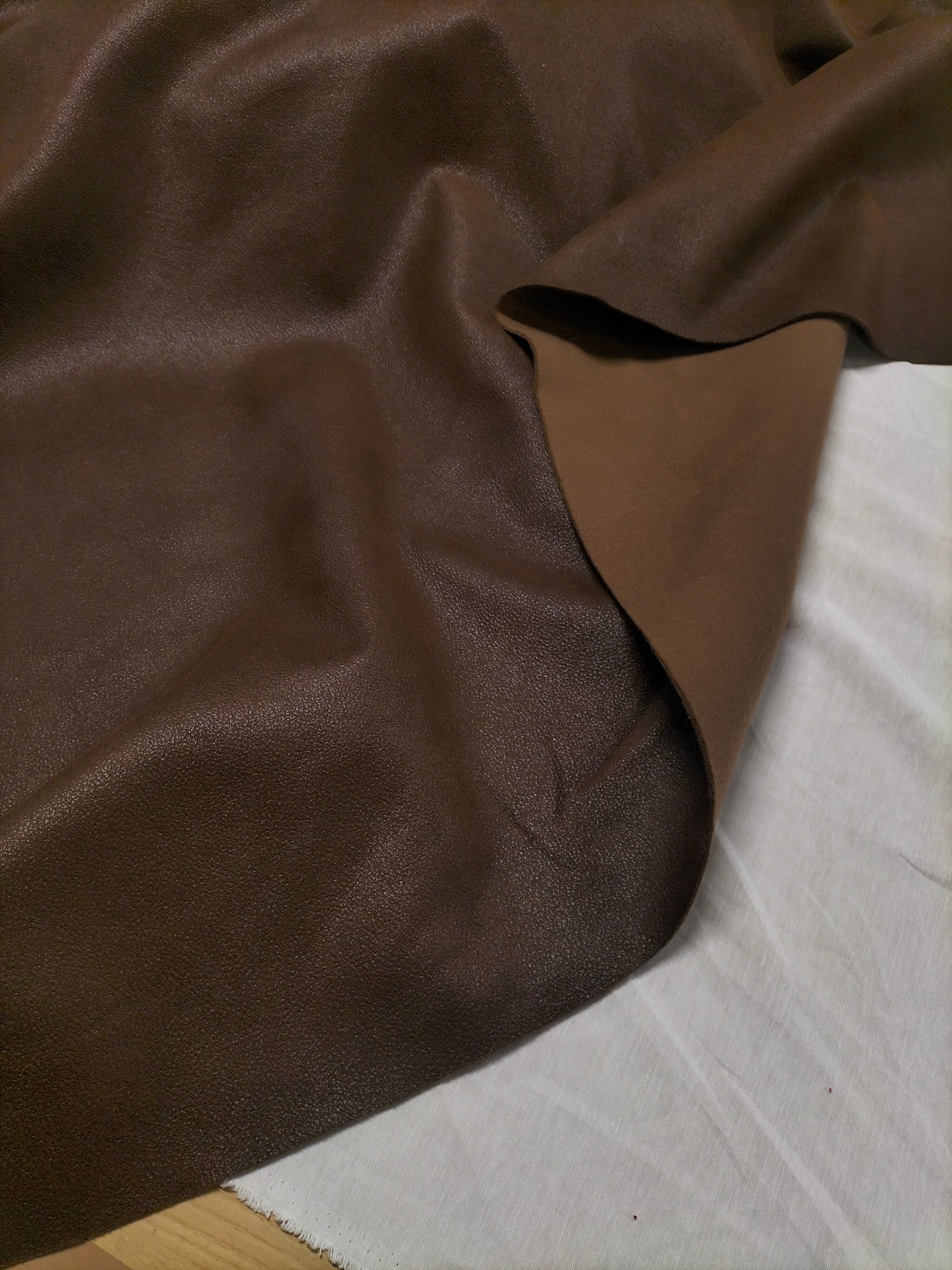 Pregiata ecopelle marrone scuro made in Italy