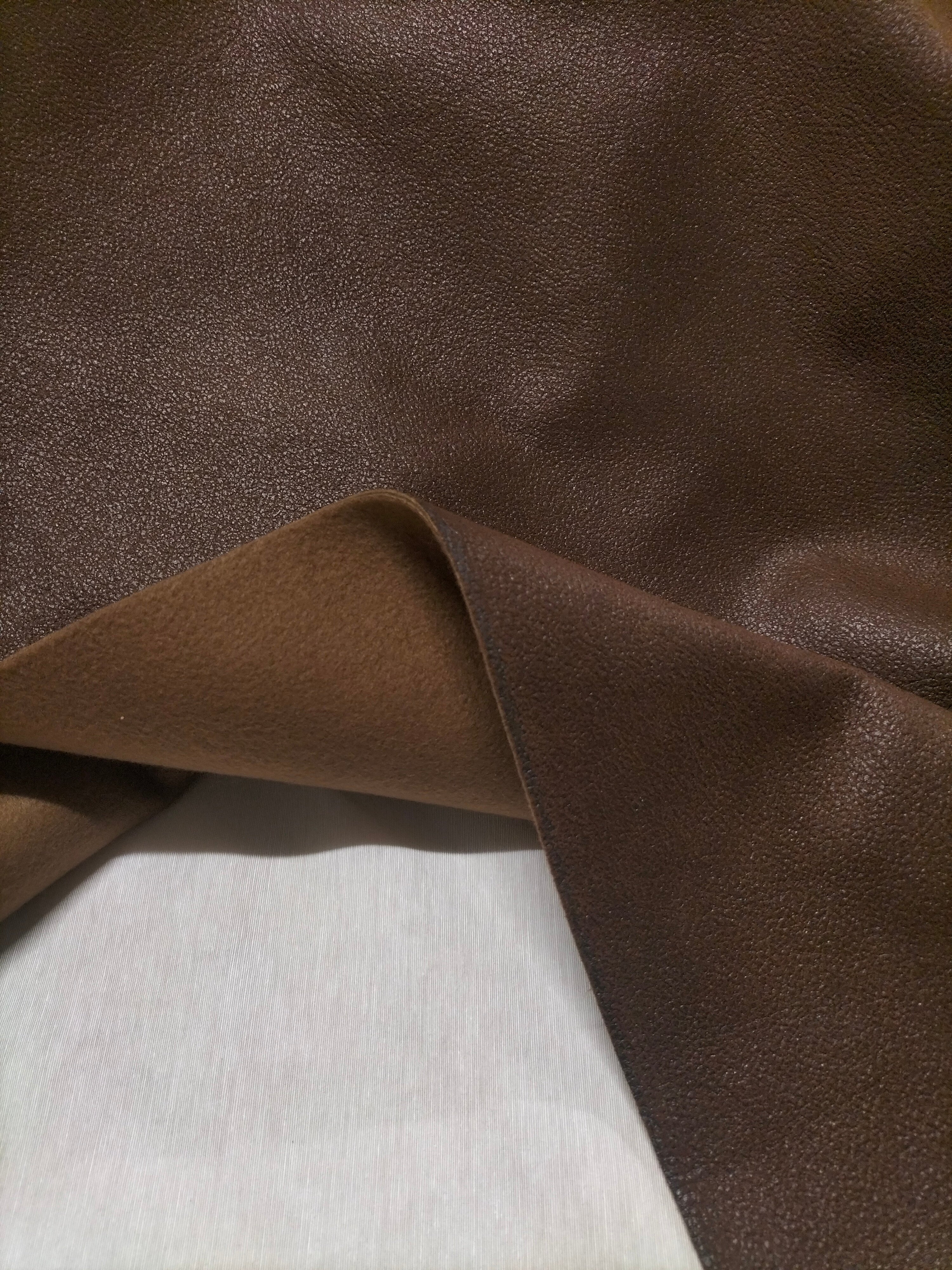 Pregiata ecopelle marrone scuro made in Italy