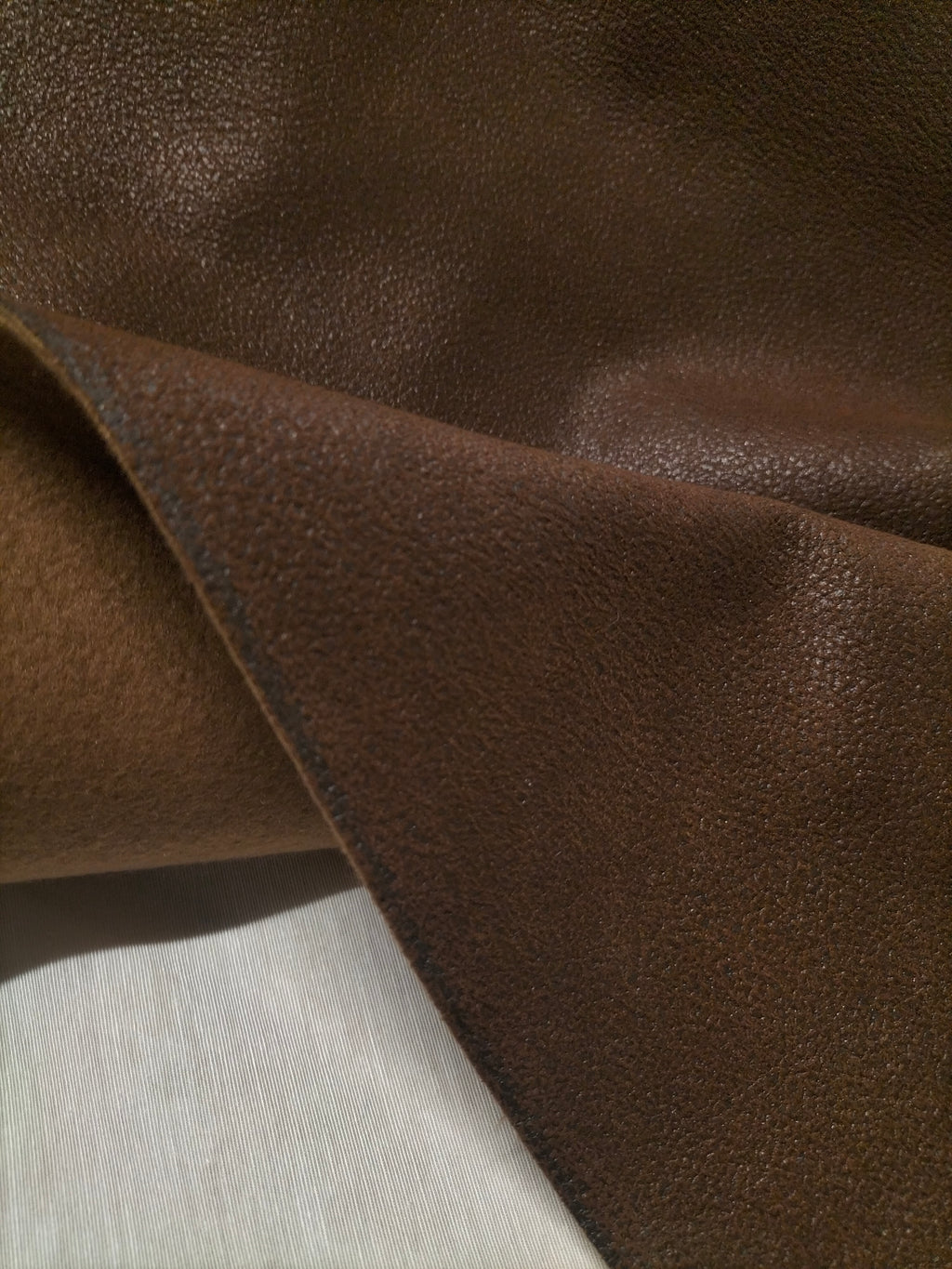 Pregiata ecopelle marrone scuro made in Italy