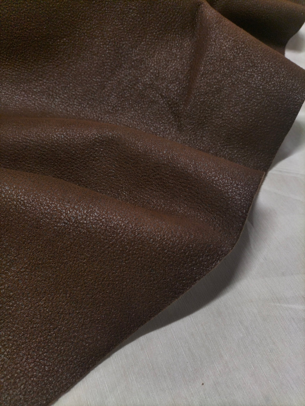 Pregiata ecopelle marrone scuro made in Italy