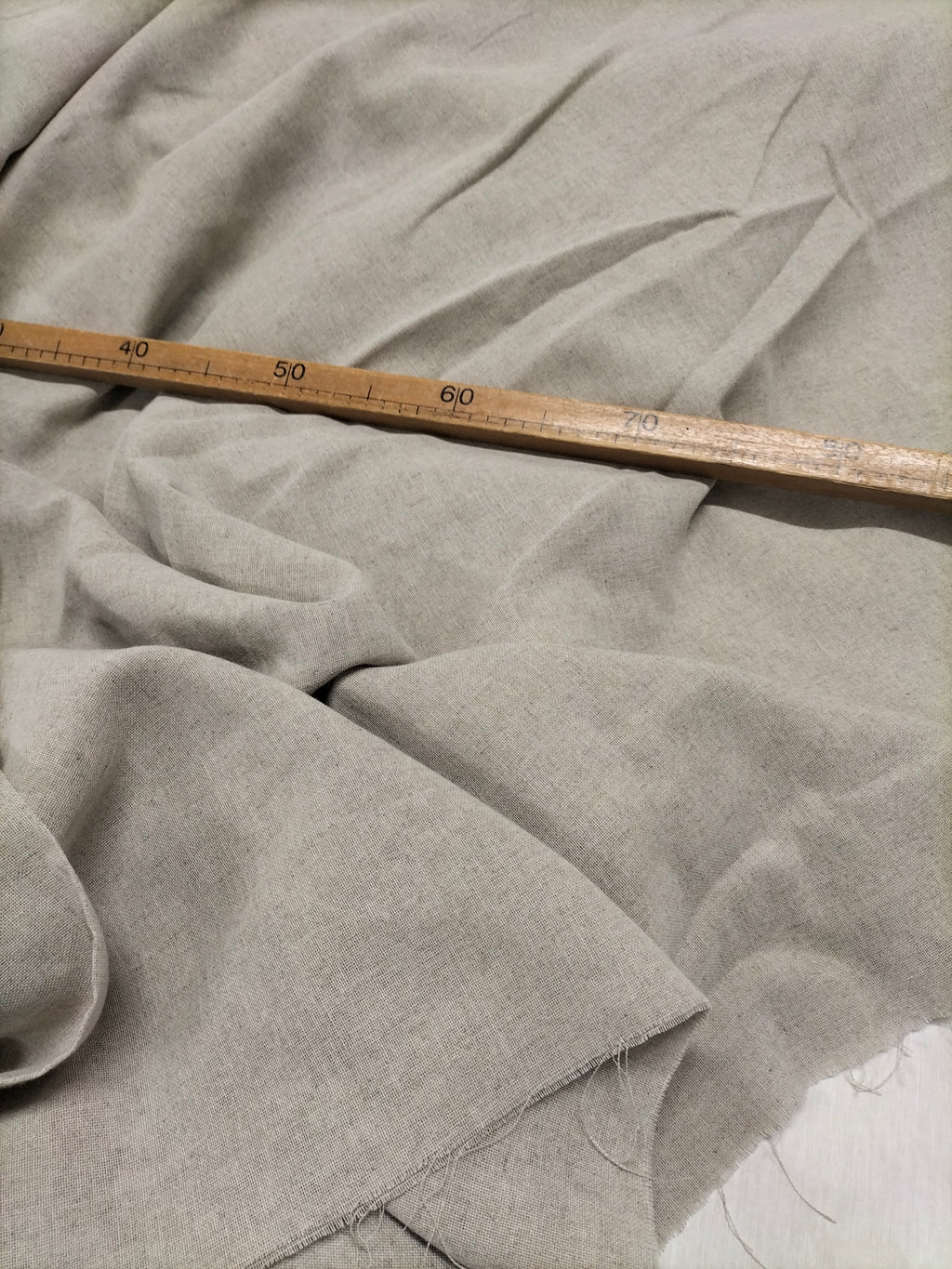 Pregiato tessuto grigio in misto lino alto 300cm