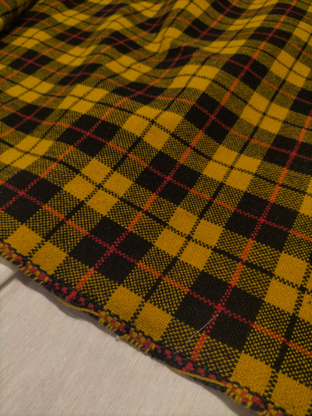 Tessuto d'arredo dalla fantasia scozzese gialla e blu