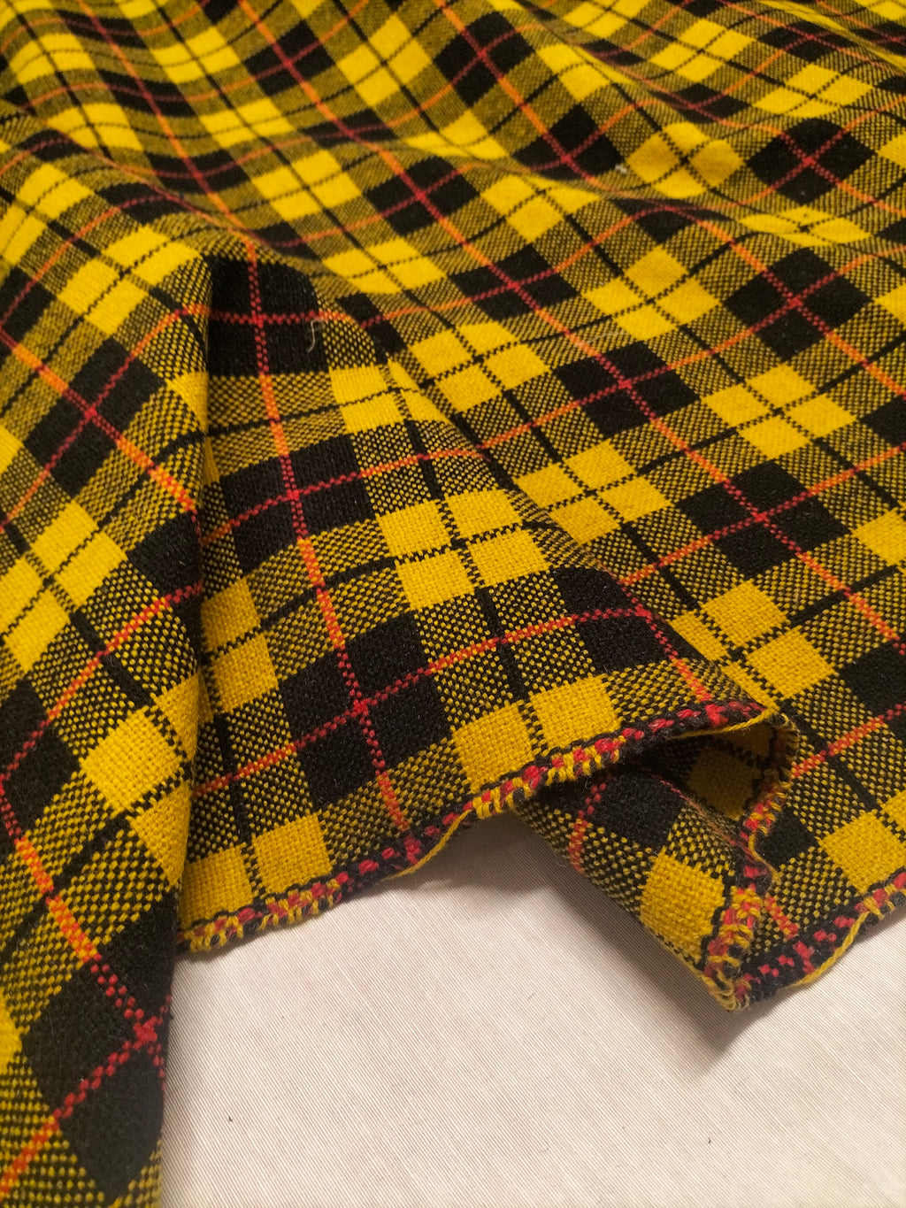 Tessuto d'arredo dalla fantasia scozzese gialla e blu