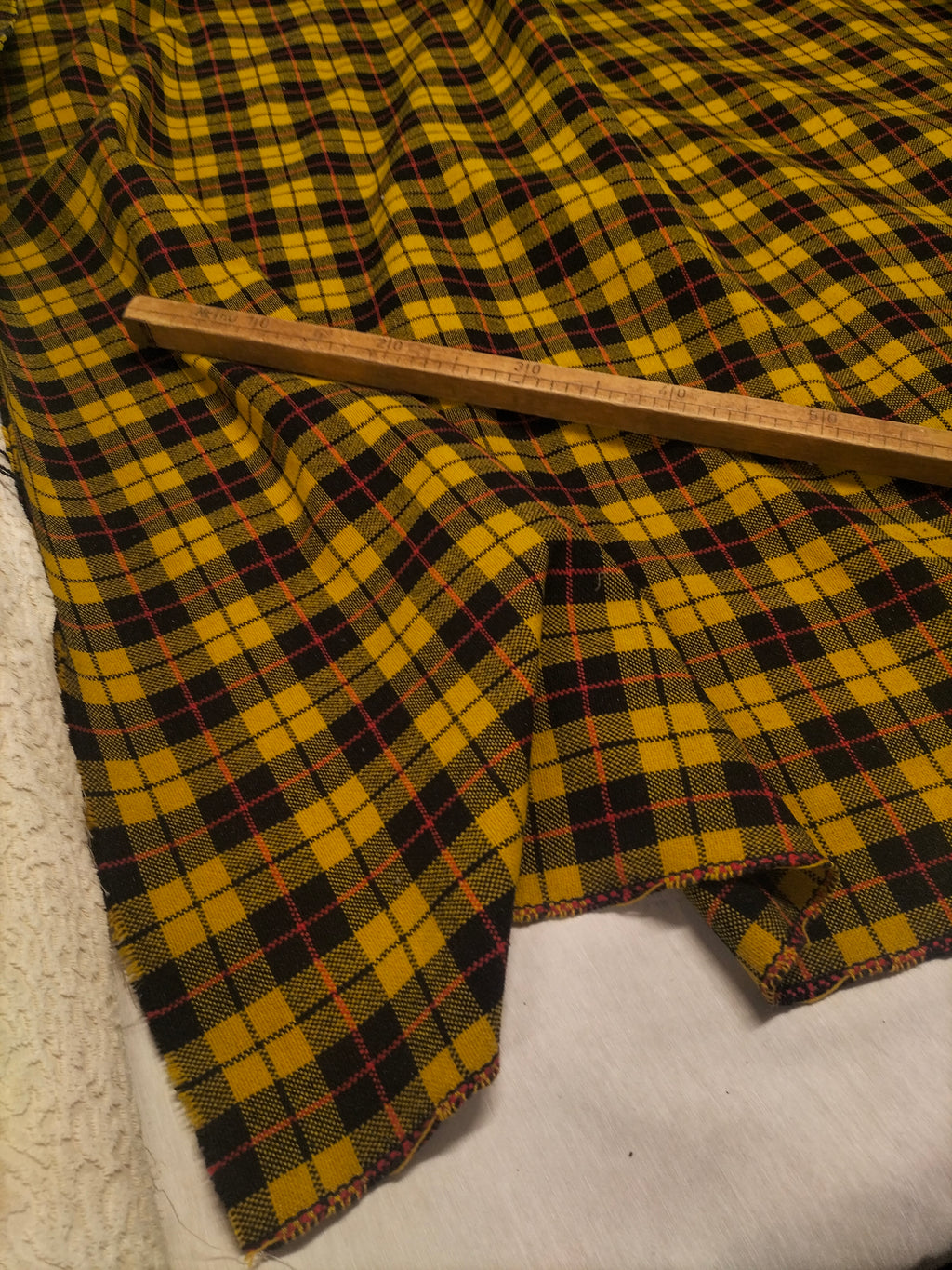 Tessuto d'arredo dalla fantasia scozzese gialla e blu