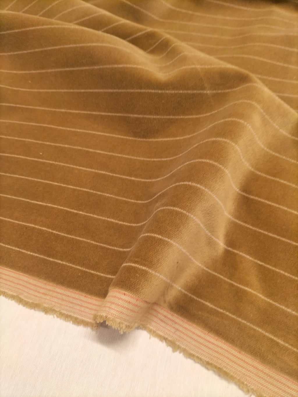 Pregiato velluto color beige a righe by Enzo degli Angiuoni