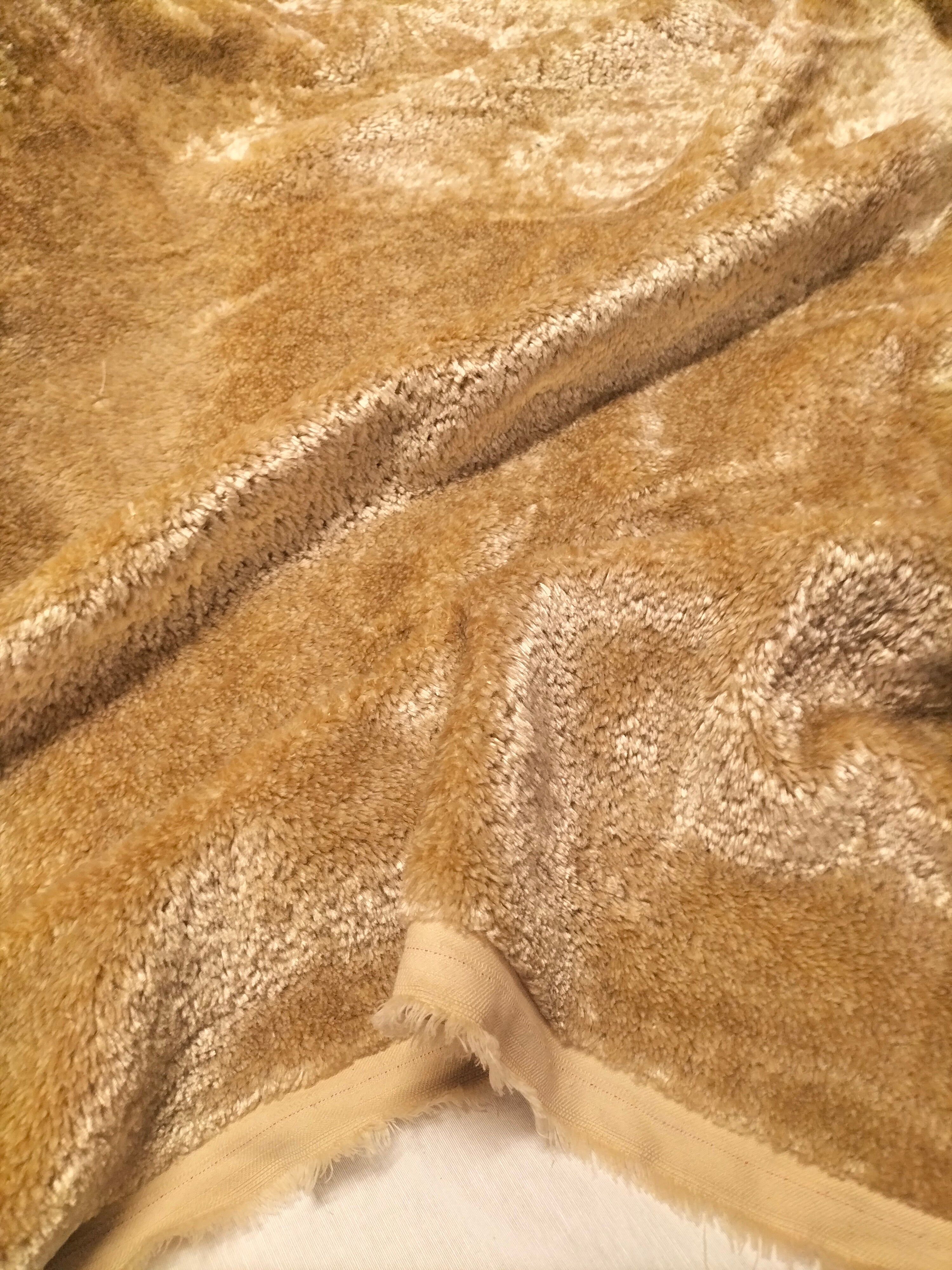 Pregiato velluto color beige by Enzo degli Angiuoni