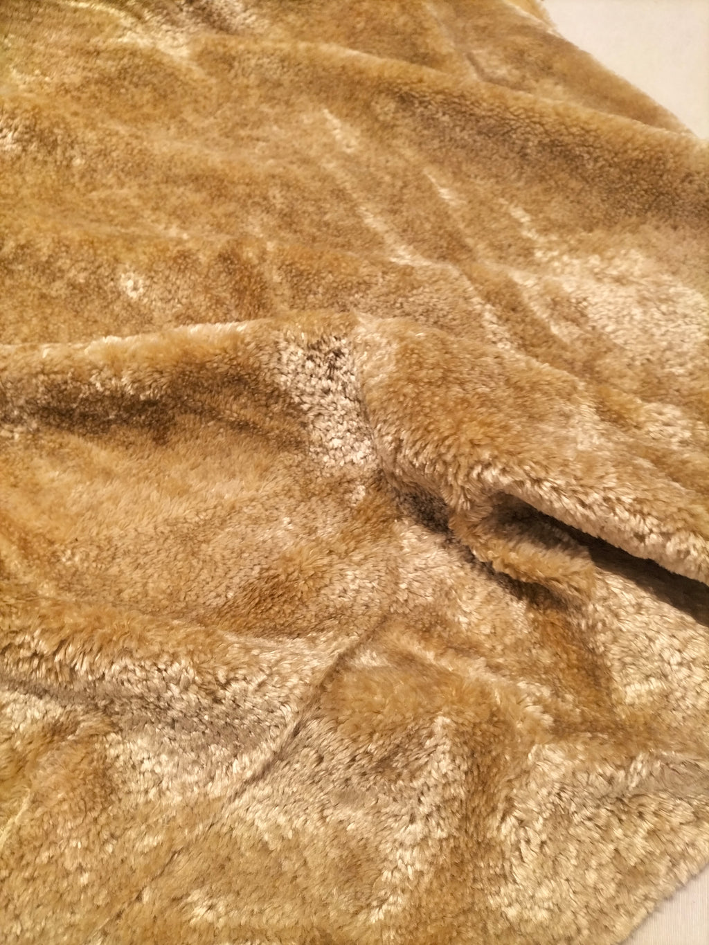 Pregiato velluto color beige by Enzo degli Angiuoni