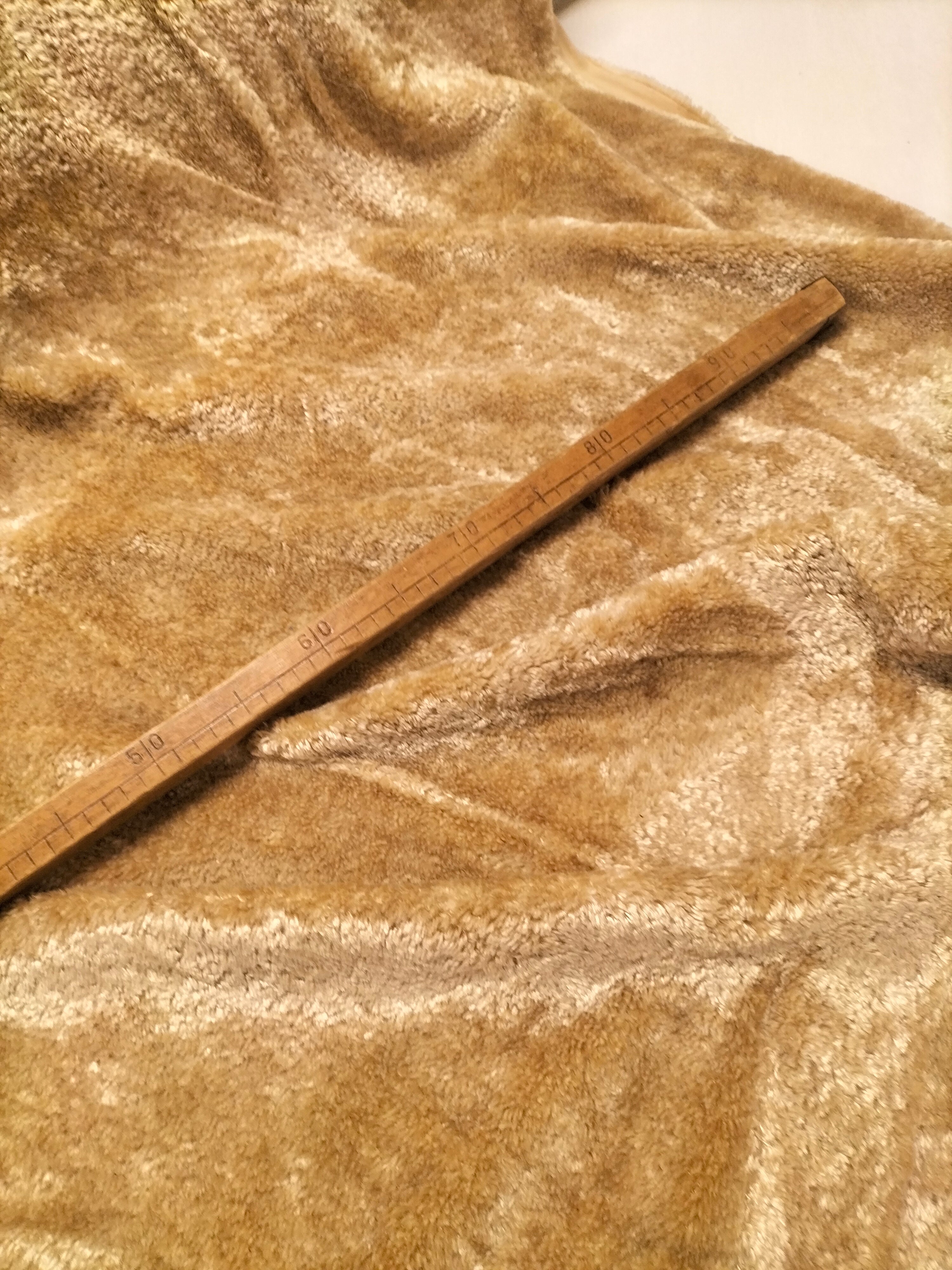 Pregiato velluto color beige by Enzo degli Angiuoni