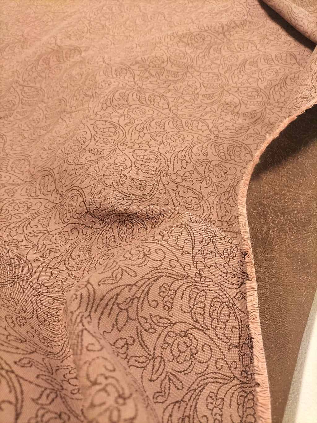 Tessuto d'arredo marrone chiaro in fantasia floreale - alto 310 cm