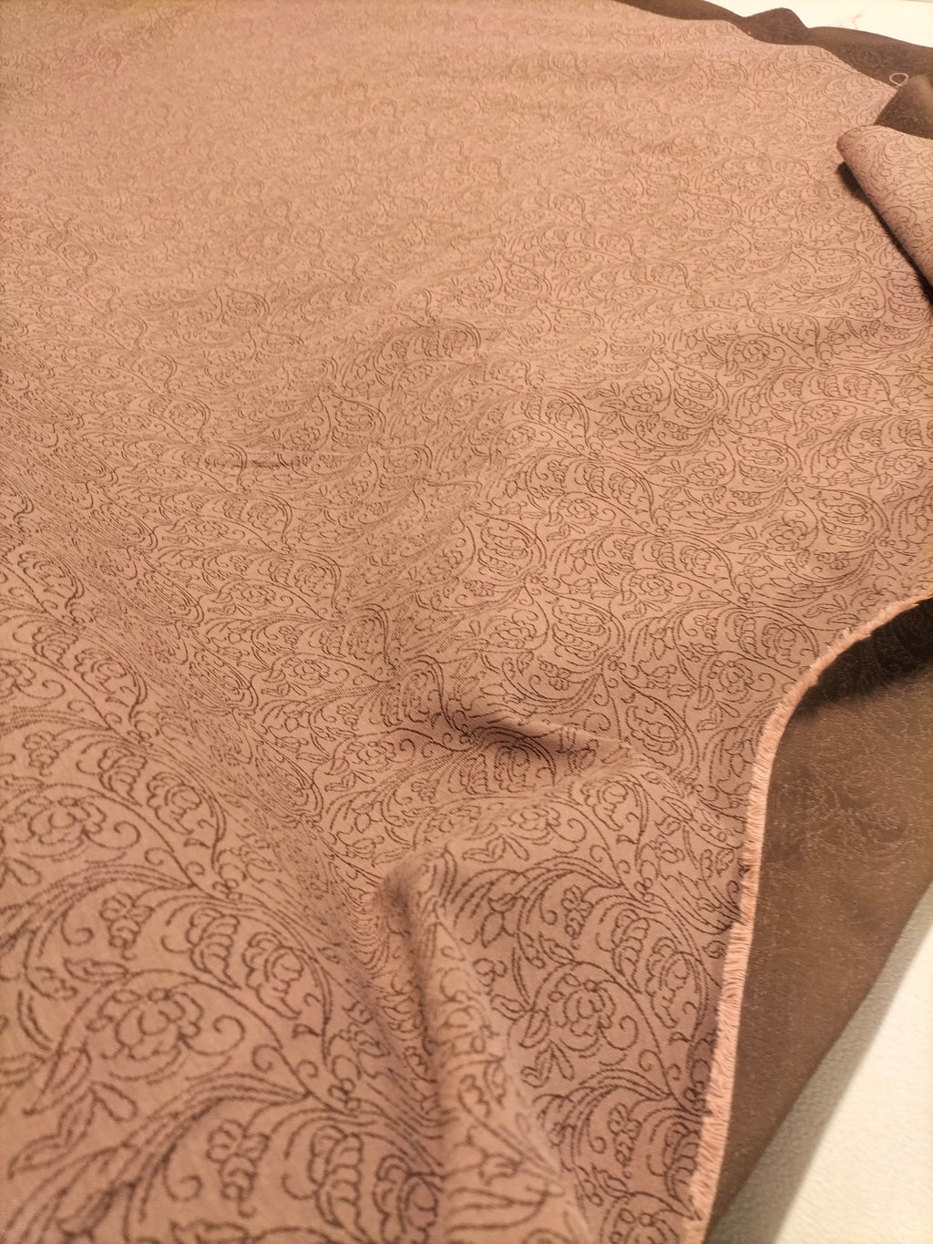 Tessuto d'arredo marrone chiaro in fantasia floreale - alto 310 cm